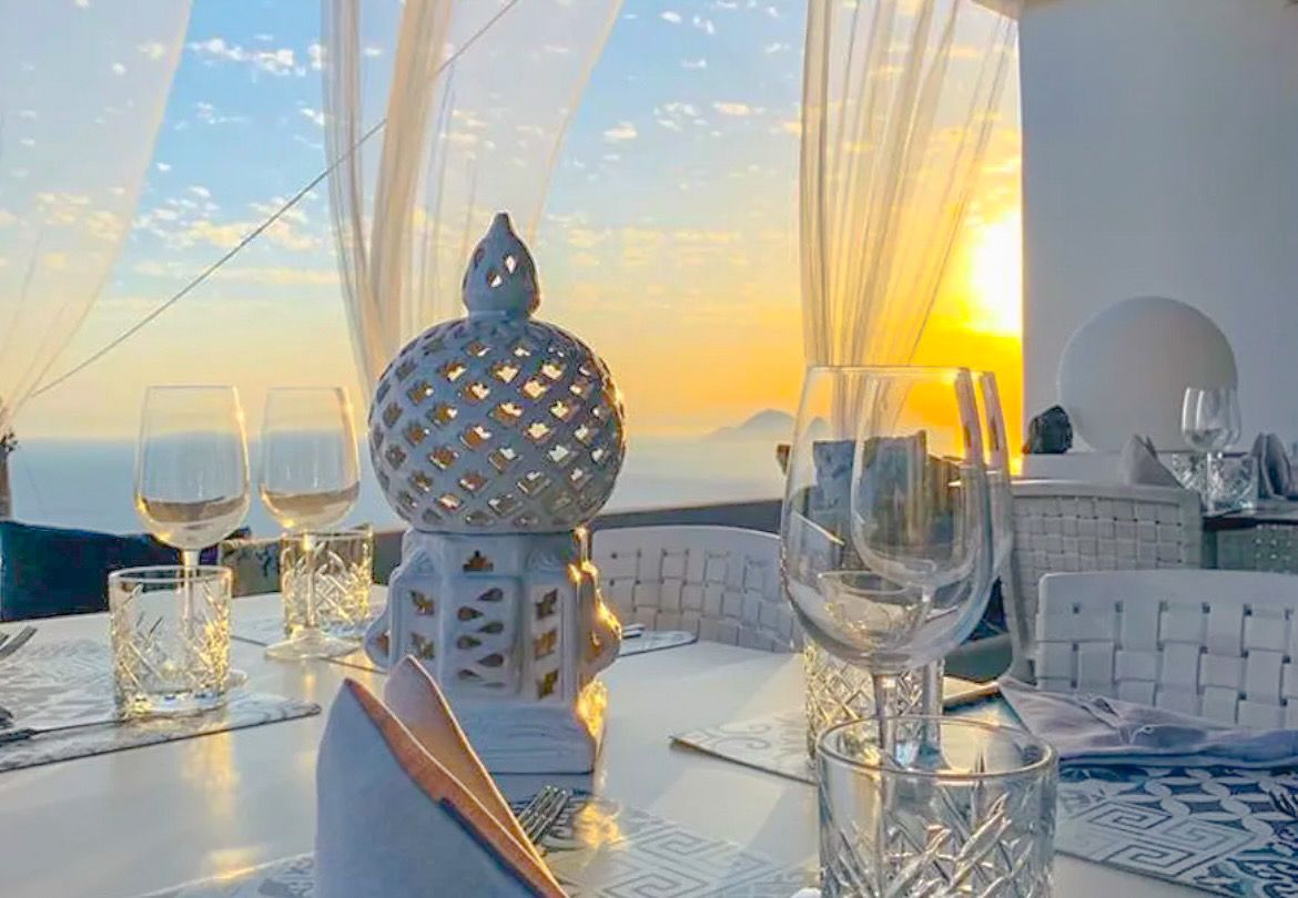 Ristorante Sangre Rojo a Lipari: il fascino del tramonto incontra la cucina eoliana